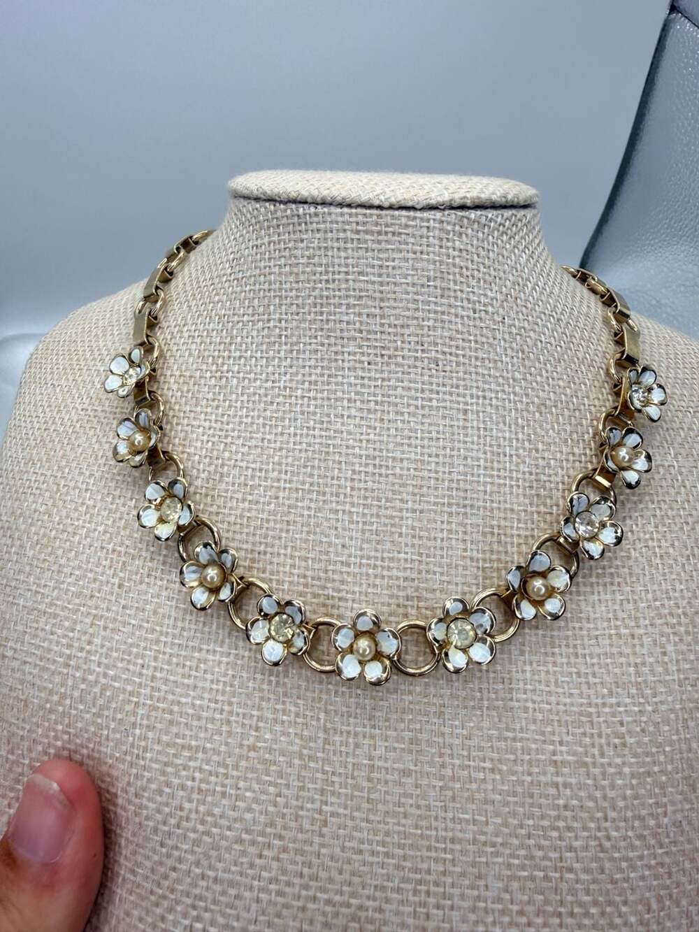 Vintage Gold Tone White Flower Rhinestone Choker Necklace